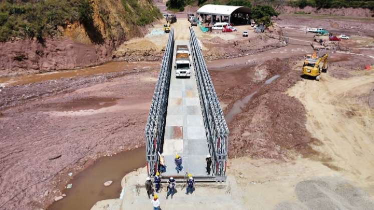 Este martes se dará vía libre el paso de todo tipo de vehículos por el puente metálico El Tarrita para remediar el problema./Foto: Cortesía