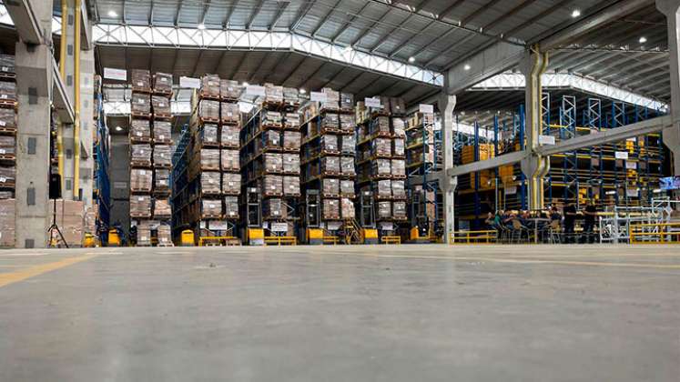 Este centro logístico le ha permitido a Cueros Vélez incrementar su productividad de distribución en un 30%.
