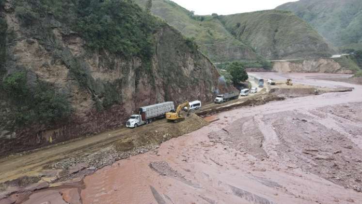 Los deslizamientos de tierra son constantes en el sector de El Tarrita, lo cual no brinda garantías en el paso por allí./ Foto Cortesía